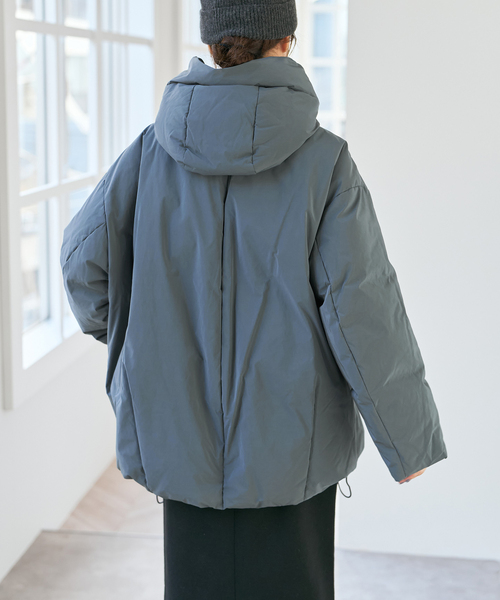 Spick & Span(スピックアンドスパン)の「《WEB限定》upper hights/アッパーハイツ Bern(ダウンジャケット/コート・レディース・ベージュ/コバルトブルー・1)」の6枚目の写真