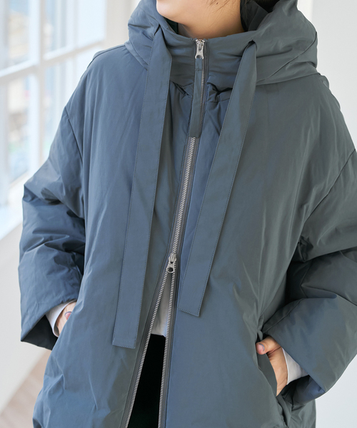Spick & Span(スピックアンドスパン)の「《WEB限定》upper hights/アッパーハイツ Bern(ダウンジャケット/コート・レディース・ベージュ/コバルトブルー・1)」の7枚目の写真