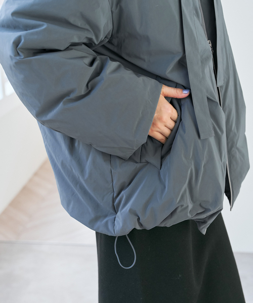 Spick & Span(スピックアンドスパン)の「《WEB限定》upper hights/アッパーハイツ Bern(ダウンジャケット/コート・レディース・ベージュ/コバルトブルー・1)」の8枚目の写真