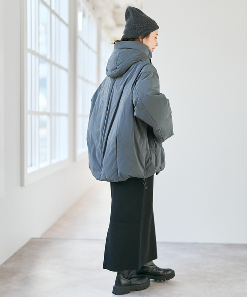 Spick & Span(スピックアンドスパン)の「《WEB限定》upper hights/アッパーハイツ Bern(ダウンジャケット/コート・レディース・ベージュ/コバルトブルー・1)」の10枚目の写真