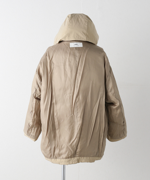 Spick & Span(スピックアンドスパン)の「《WEB限定》upper hights/アッパーハイツ Bern(ダウンジャケット/コート・レディース・ベージュ/コバルトブルー・1)」の20枚目の写真