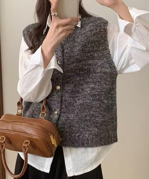 DAY CLOSET(デイ クローゼット)の「【クルーネックタイプ】ヴィンテージ風ランダムボタンのラメミックスニットベスト レディース(ベスト・レディース・グレー系その他・FREE)」の4枚目の写真