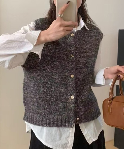 DAY CLOSET(デイ クローゼット)の「【クルーネックタイプ】ヴィンテージ風ランダムボタンのラメミックスニットベスト レディース(ベスト・レディース・グレー系その他・FREE)」の5枚目の写真