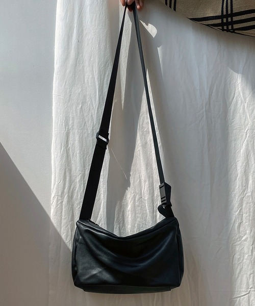 WESTBOY（ウエストボーイ）の「レザーライク スクエアー ショルダーバッグ WO25W12BG05（ショルダーバッグ・メンズ・ブラック・FREE）」の9枚目の写真