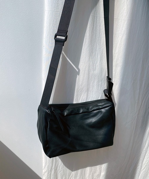 WESTBOY（ウエストボーイ）の「レザーライク スクエアー ショルダーバッグ WO25W12BG05（ショルダーバッグ・メンズ・ブラック・FREE）」の11枚目の写真