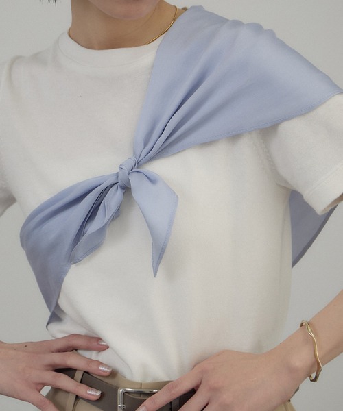 SALON adam et rope'(サロン アダム エ ロペ)の「シルクロサンジェスカーフ(バンダナ/スカーフ・レディース・ベージュ/ダークブラウン/サックスブルー・FREE)」の1枚目の写真