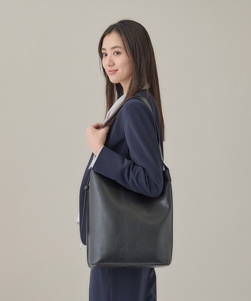 INDIVI(インディヴィ)の「【A4収納可能/合皮】配色デザインワンショルダーバッグ(ショルダーバッグ・レディース・ライトグレー系4/チャコール/ブラック系4・00)」の20枚目の写真