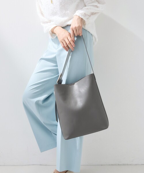 INDIVI(インディヴィ)の「【A4収納可能/合皮】配色デザインワンショルダーバッグ(ショルダーバッグ・レディース・ライトグレー系4/チャコール/ブラック系4・00)」の22枚目の写真