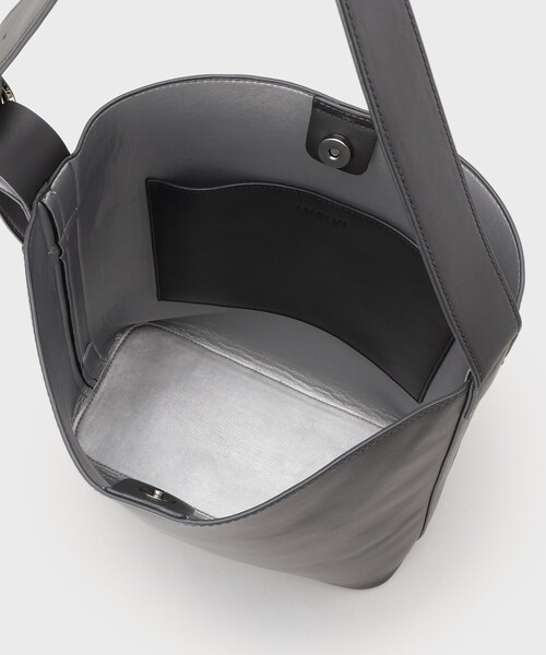 INDIVI(インディヴィ)の「【A4収納可能/合皮】配色デザインワンショルダーバッグ(ショルダーバッグ・レディース・ライトグレー系4/チャコール/ブラック系4・00)」の7枚目の写真