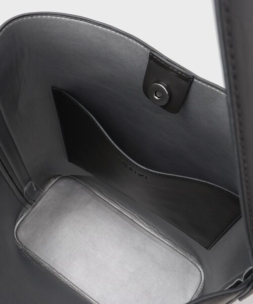 INDIVI(インディヴィ)の「【A4収納可能/合皮】配色デザインワンショルダーバッグ(ショルダーバッグ・レディース・ライトグレー系4/チャコール/ブラック系4・00)」の11枚目の写真