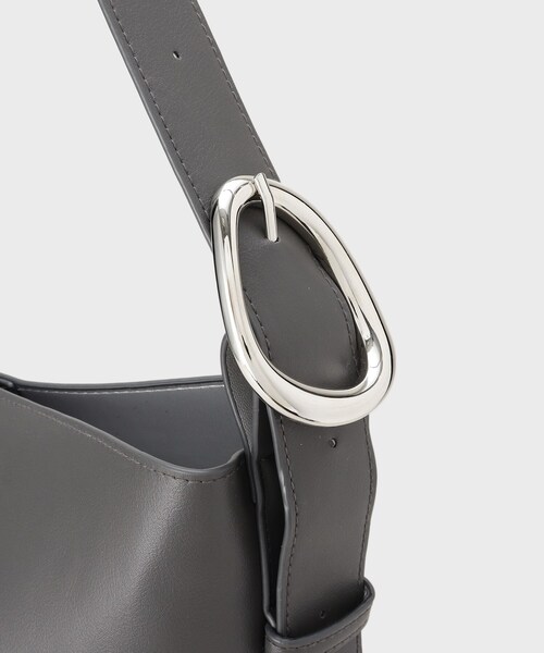 INDIVI(インディヴィ)の「【A4収納可能/合皮】配色デザインワンショルダーバッグ(ショルダーバッグ・レディース・ライトグレー系4/チャコール/ブラック系4・00)」の4枚目の写真