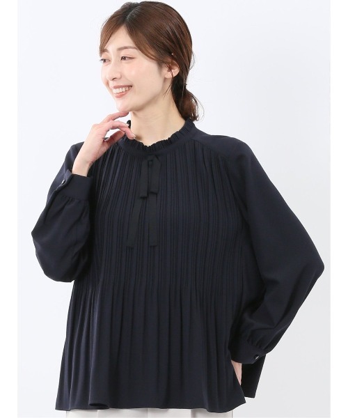 m.f.editorial（エムエフエディトリアル）の「【ストレッチ イージーケア】m.f.エディトリアル レディース 前身プリーツ リボン 長袖プルオーバーブラウス（シャツ/ブラウス・レディース・ネイビー/アイボリー・MEDIUM/LARGE）」の2枚目の写真