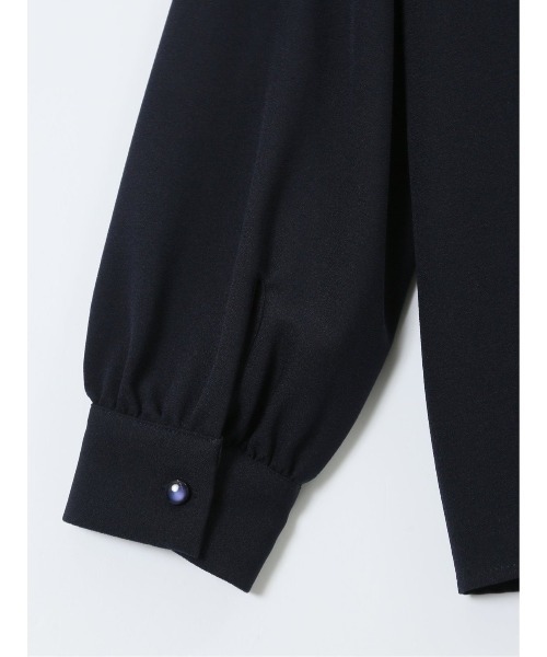 m.f.editorial（エムエフエディトリアル）の「【ストレッチ イージーケア】m.f.エディトリアル レディース 前身プリーツ リボン 長袖プルオーバーブラウス（シャツ/ブラウス・レディース・ネイビー/アイボリー・MEDIUM/LARGE）」の8枚目の写真