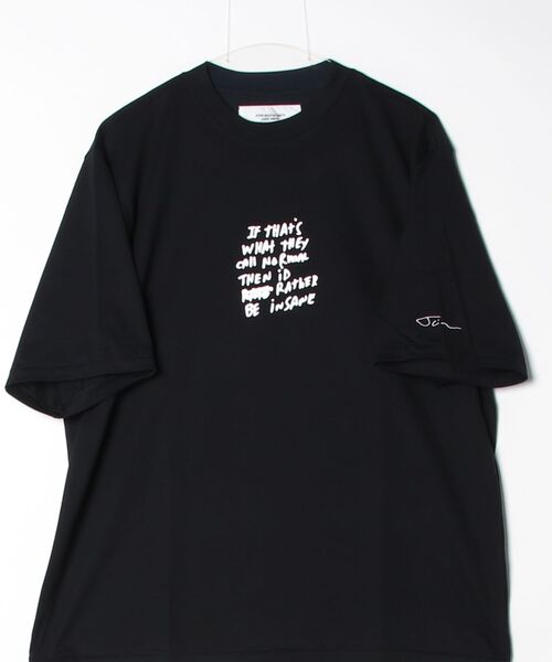 JOHN MASON SMITH(ジョンメイソンスミス)の「JOHN MASON SMITH JAI TANJU BE INSANE S/S T-SHIRT (26SCT-#253S)(Tシャツ/カットソー・メンズ・ブラック・LARGE)」の2枚目の写真