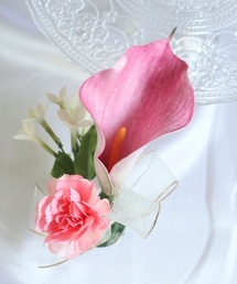 Salon de Lilas（サロンドリラ）の「カラーとカーネーションのコサージュ（ブローチ/コサージュ）」