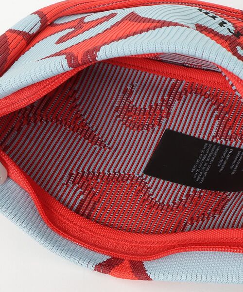 marimekko(マリメッコ)の「Keidas / Knitted Crossbody(ショルダーバッグ・レディース・レッド・FREE)」の9枚目の写真