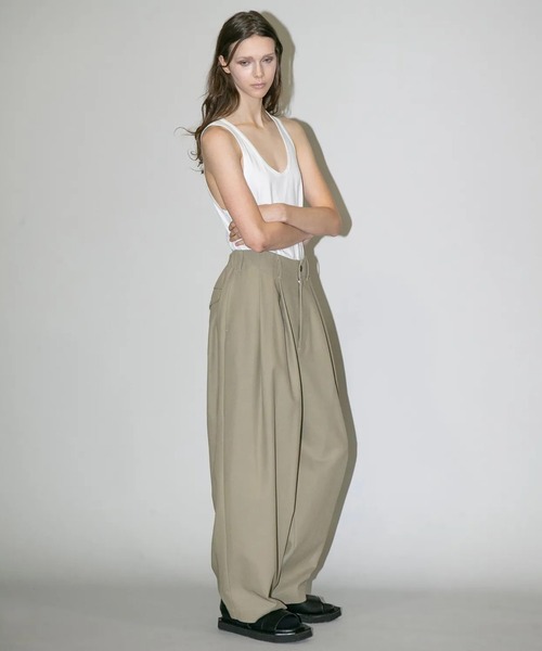 my beautiful landlet(マイビューティフルランドレット)の「【my beautiful landlet】 HIGH-TWIST TWILL TUCK WIDE PANTS(その他パンツ・メンズ・ベージュ/ネイビー/ブラック・1/2/0)」の9枚目の写真