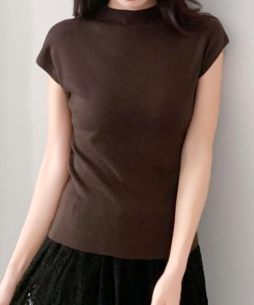 LOWO(ロワ)の「ウール混 ボトルネック フレンチスリーブ ニットトップス(ニット/セーター・レディース・ベージュ/ブルー/チャコールグレー/ブラック/アイボリー/グリーン/ダークブラウン/ボルドー・FREE)」の4枚目の写真