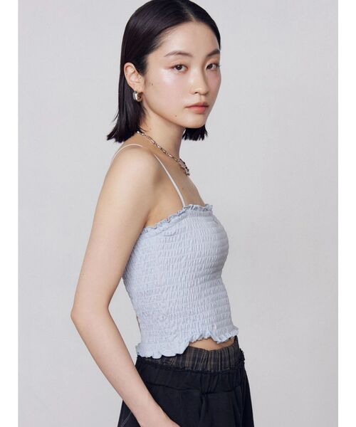EMODA（エモダ）の「シャーリングクロップキャミソール（キャミソール・レディース・その他/ブラック/ホワイト/ブルー・FREE）」の12枚目の写真