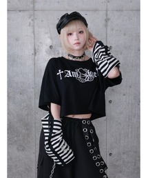 Amilige（アミリージュ）の「Stitched Bearプリントクロップドトップス（Tシャツ/カットソー）」