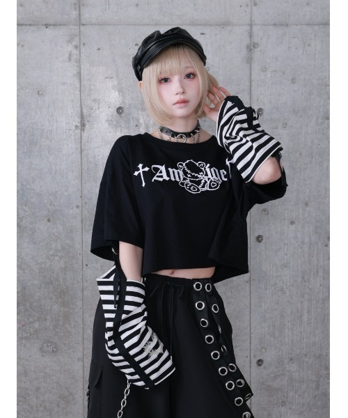 Amilige(アミリージュ)の「Stitched Bearプリントクロップドトップス【2way着用可能】(Tシャツ/カットソー・レディース・ブラック系その他/ブラック/ホワイト系その他・FREE)」の1枚目の写真