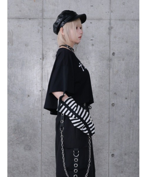 Amilige(アミリージュ)の「Stitched Bearプリントクロップドトップス【2way着用可能】(Tシャツ/カットソー・レディース・ブラック系その他/ブラック/ホワイト系その他・FREE)」の22枚目の写真