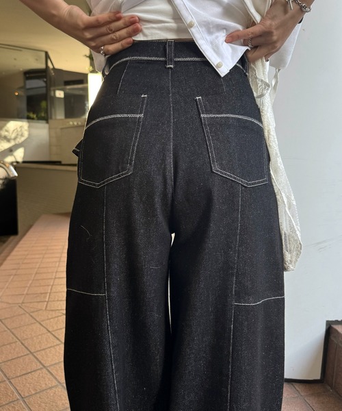 WILLFULLY（ウィルフリー）の「frill pocket center seam bi color stitch denim（デニムパンツ・レディース・ブラック・M/S）」の5枚目の写真