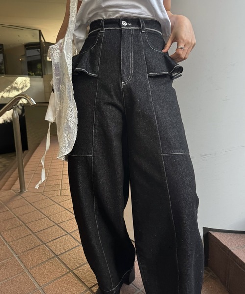 WILLFULLY（ウィルフリー）の「frill pocket center seam bi color stitch denim（デニムパンツ・レディース・ブラック・M/S）」の6枚目の写真