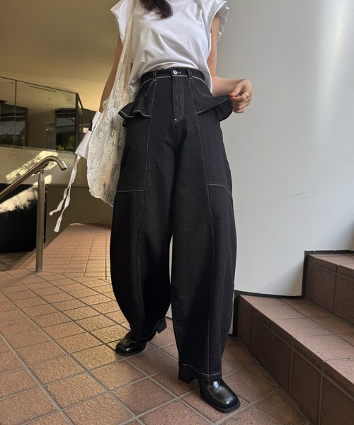 WILLFULLY（ウィルフリー）の「frill pocket center seam bi color stitch denim（デニムパンツ・レディース・ブラック・M/S）」の4枚目の写真