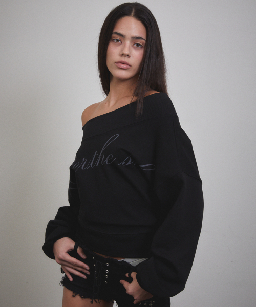 VOONT(ブント)の「Lettering Off Shoulder Sweatshirt (BLACK)(スウェット・レディース・ブラック・OS)」の13枚目の写真