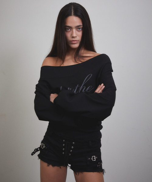 VOONT(ブント)の「Lettering Off Shoulder Sweatshirt (BLACK)(スウェット・レディース・ブラック・OS)」の11枚目の写真