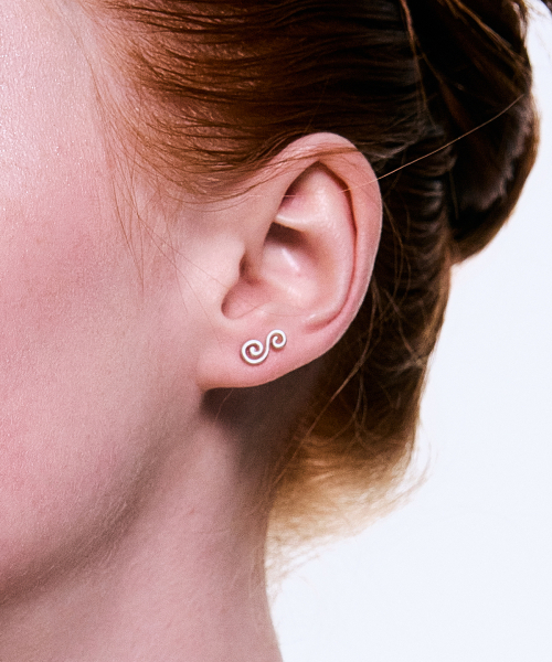 NFF（エヌエフエフ）の「[silver925] stave earrings-silver（ピアス（両耳用）・レディース・その他・FREE）」の2枚目の写真