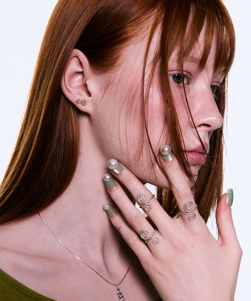 NFF（エヌエフエフ）の「[silver925] stave earrings-silver（ピアス（両耳用）・レディース・その他・FREE）」の3枚目の写真