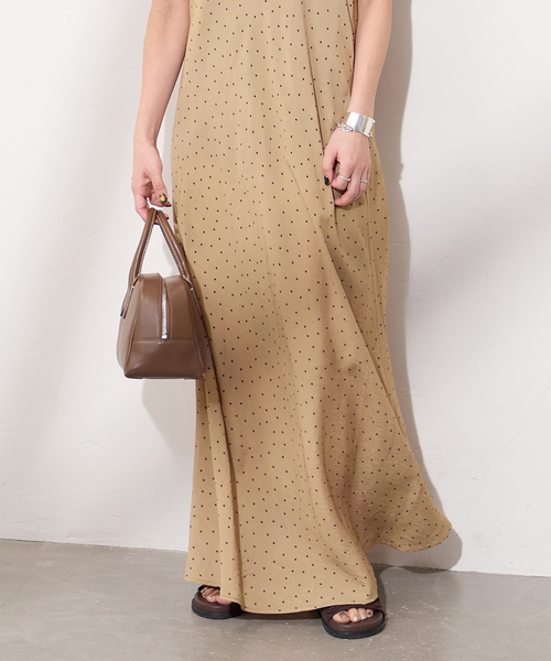 JOURNAL STANDARD（ジャーナルスタンダード）の「ドットプリントキャミワンピース（ワンピース・レディース・ベージュ/ブラック・FREE）」の17枚目の写真