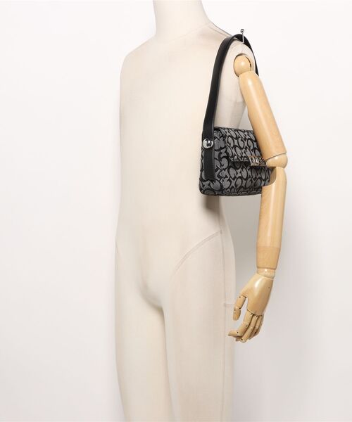 Guess（ゲス）の「【GUESS】ゲス　TRACIE SHOULDER　ショルダーバッグ（ショルダーバッグ・レディース・ホワイト系その他/ネイビー系/グレー系その他/ブラウン系その他・FREE）」の8枚目の写真