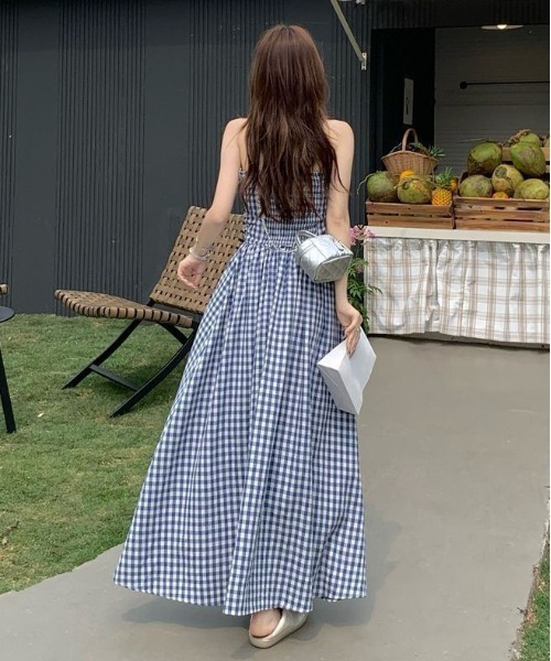 &soiree(アンドソワレ)の「ギンガムチェックベアトップワンピース(ワンピース・レディース・ブルー・SMALL/MEDIUM/LARGE/X-LARGE)」の2枚目の写真