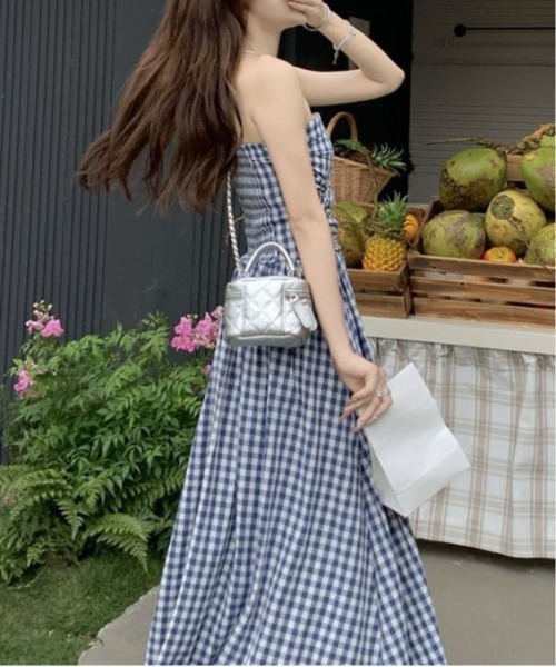 &soiree(アンドソワレ)の「ギンガムチェックベアトップワンピース(ワンピース・レディース・ブルー・SMALL/MEDIUM/LARGE/X-LARGE)」の3枚目の写真