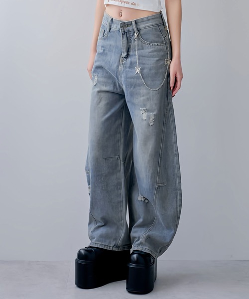 Diable baiser(ディアブルベーゼ)の「ダメージ加工バレルデニムパンツ(デニムパンツ・レディース・ブルー・MEDIUM/LARGE/LL)」の1枚目の写真