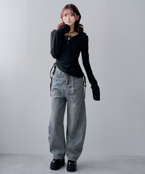 Diable baiser(ディアブルベーゼ)の「ダメージ加工バレルデニムパンツ(デニムパンツ・レディース・ブルー・MEDIUM/LARGE/LL)」の6枚目の写真