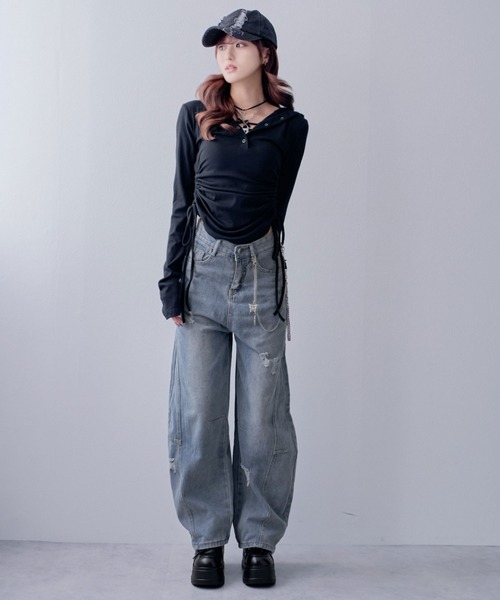 Diable baiser(ディアブルベーゼ)の「ダメージ加工バレルデニムパンツ(デニムパンツ・レディース・ブルー・MEDIUM/LARGE/LL)」の8枚目の写真
