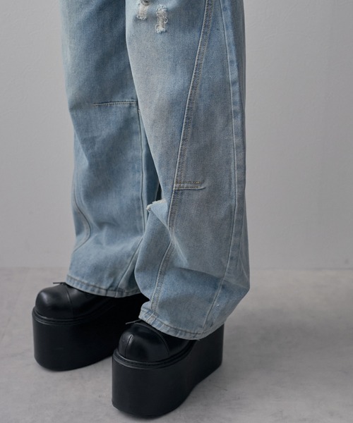 Diable baiser(ディアブルベーゼ)の「ダメージ加工バレルデニムパンツ(デニムパンツ・レディース・ブルー・MEDIUM/LARGE/LL)」の18枚目の写真