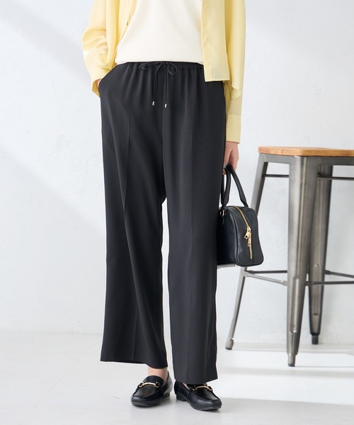 a.v.v（アーヴェヴェ）の「［支持率NO.1/接触冷感/速乾/UVカット/イージーケア］イージーワイドパンツ（スラックス・レディース・グリーン/ブラック/ネイビー/インディゴブルー/ダークグレー/ベージュ・LARGE/MEDIUM/X-LARGE/SMALL/X-SMALL）」の2枚目の写真