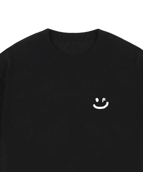 GRAVER（グレーバー）の「[ユニセックス]スモールドローイングスマイル半袖Tシャツ_ブラック/ホワイトロゴ（Tシャツ/カットソー・レディース・ブラック・SMALL/MEDIUM/LARGE）」の6枚目の写真