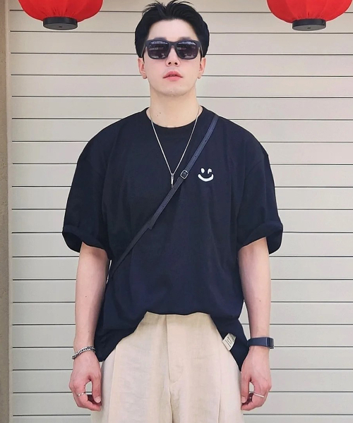 GRAVER（グレーバー）の「[ユニセックス]スモールドローイングスマイル半袖Tシャツ_ブラック/ホワイトロゴ（Tシャツ/カットソー・レディース・ブラック・SMALL/MEDIUM/LARGE）」の9枚目の写真
