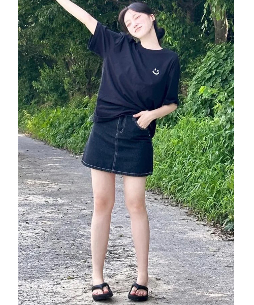GRAVER（グレーバー）の「[ユニセックス]スモールドローイングスマイル半袖Tシャツ_ブラック/ホワイトロゴ（Tシャツ/カットソー・レディース・ブラック・SMALL/MEDIUM/LARGE）」の10枚目の写真