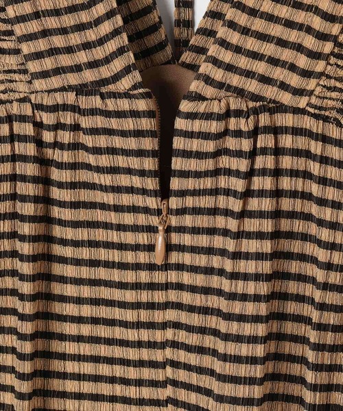 LEPSIM(レプシィム)の「【産前・産後対応】マタニティ/シャーリングVワンピース 668367(マタニティウェア/グッズ・レディース・ドット/チェック/ブラック・FREE)」の9枚目の写真