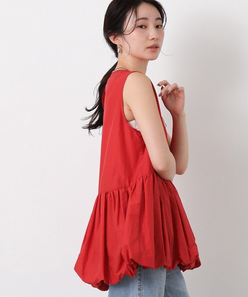 CHIGNON(シニヨン)の「バルーンペプラムノースリブラウス(シャツ/ブラウス・レディース・レッド/ブラック・FREE)」の3枚目の写真