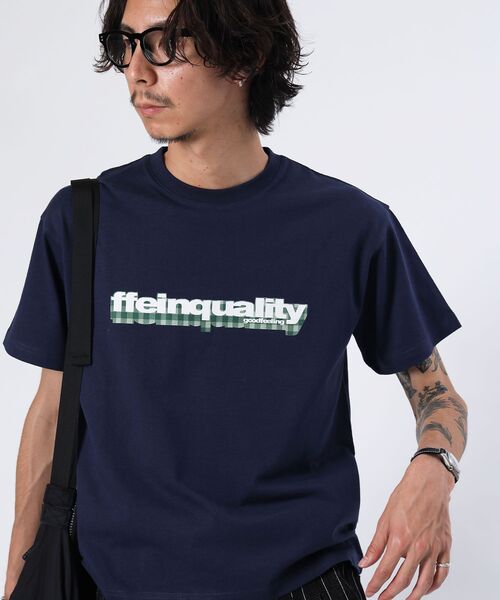 FFEIN(フェイン)の「【FFEIN(フェイン)】立体チェックプリントロゴショート丈Tシャツ/ クルーネック 半袖 刺繍 【短丈】(Tシャツ/カットソー・メンズ・ライトブルー/ホワイト/ブラック/その他1/ネイビー・MEDIUM/SMALL/LARGE)」の1枚目の写真