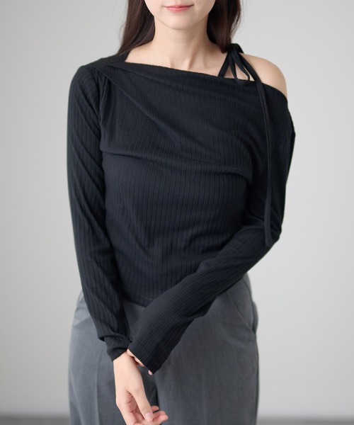 DAYRA(デイラ)の「リボンショルダー アシンメトリー 長袖 リブ トップス(Tシャツ/カットソー・レディース・ブラック/チャコールグレー/グリーン・FREE/S)」の1枚目の写真