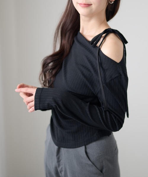 DAYRA(デイラ)の「リボンショルダー アシンメトリー 長袖 リブ トップス(Tシャツ/カットソー・レディース・ブラック/チャコールグレー/グリーン・FREE/S)」の6枚目の写真